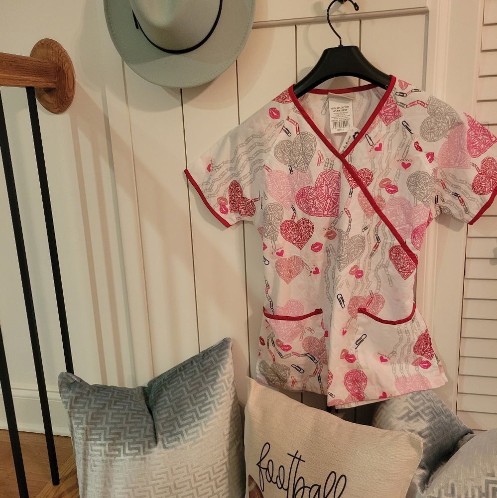 Bundle 2items/$26- Scrub top